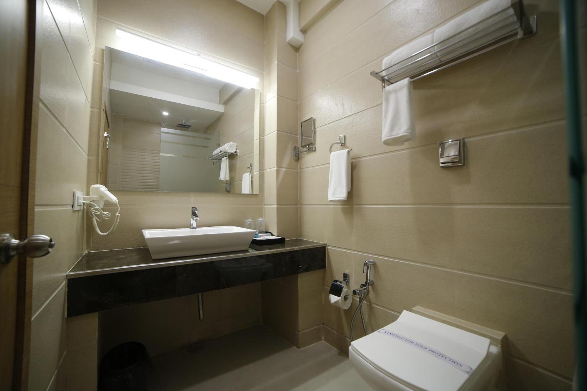 Hotel Annapurna De Royal Guntūr Zewnętrze zdjęcie