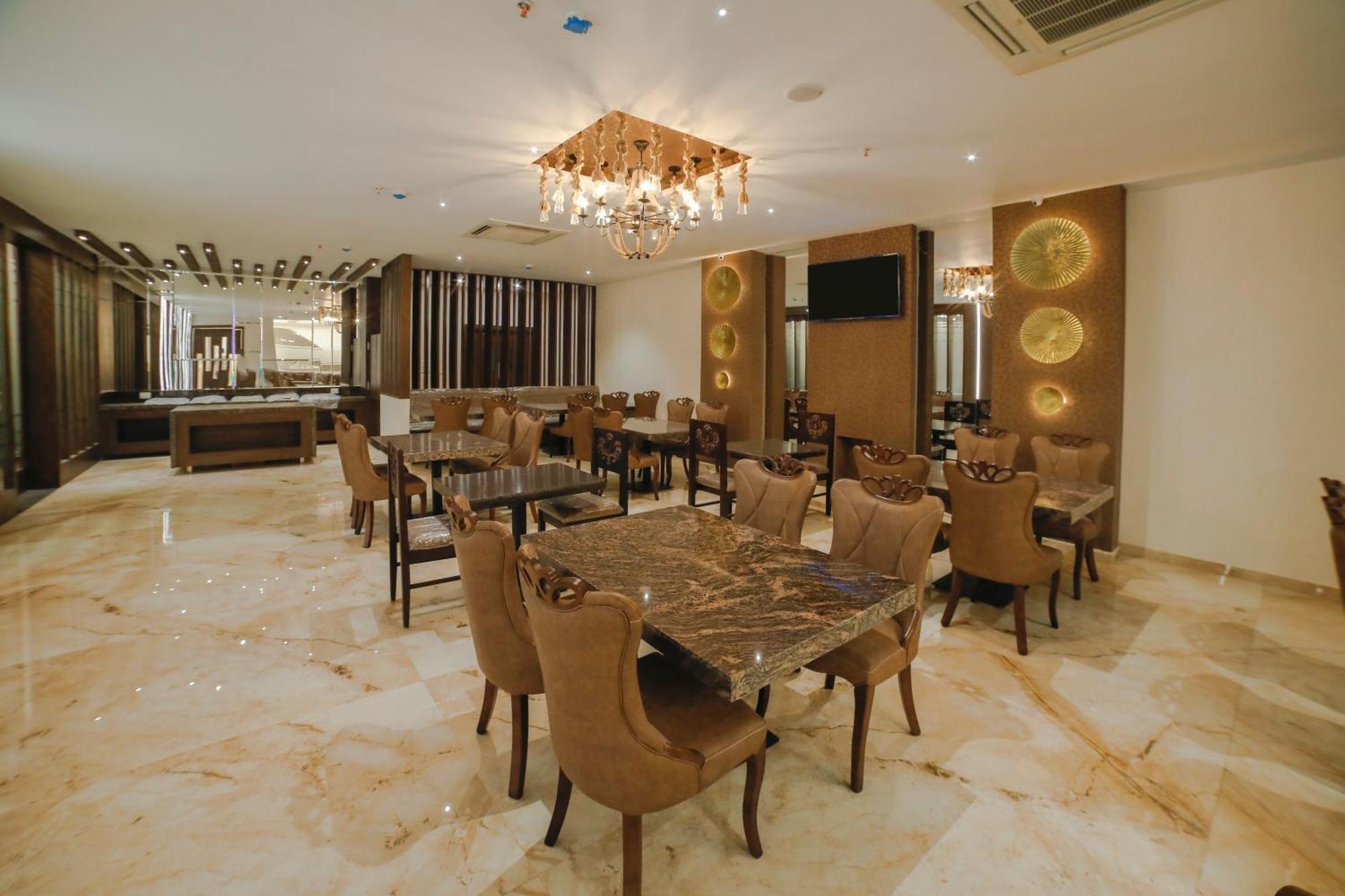 Hotel Annapurna De Royal Guntūr Zewnętrze zdjęcie