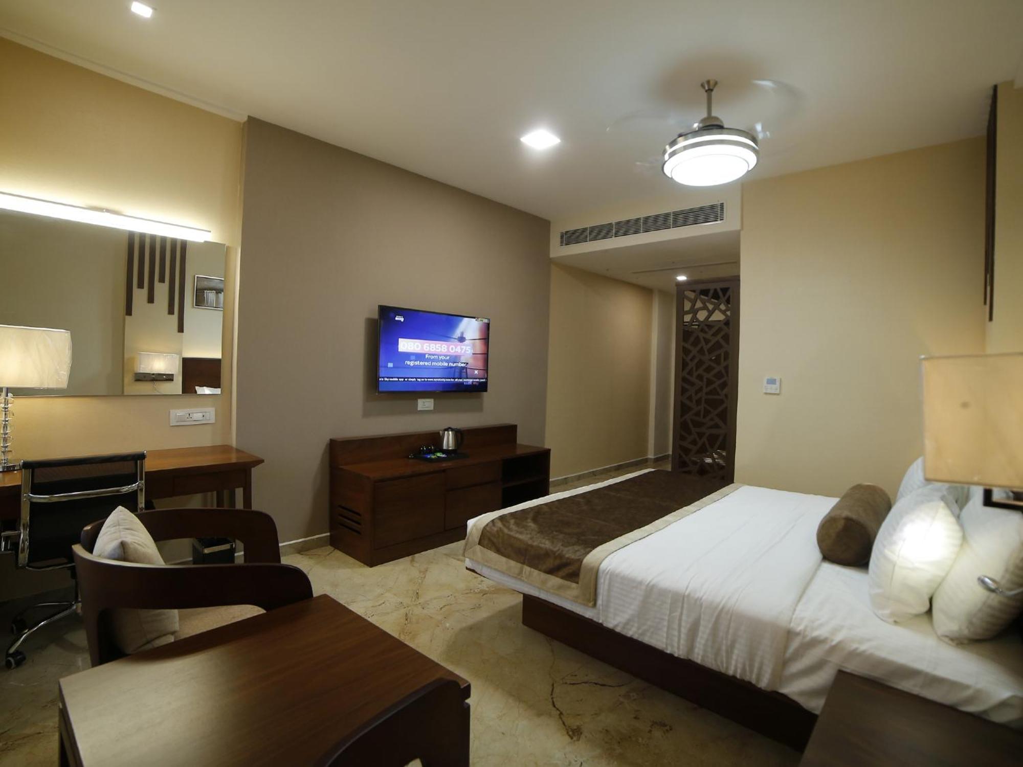 Hotel Annapurna De Royal Guntūr Zewnętrze zdjęcie